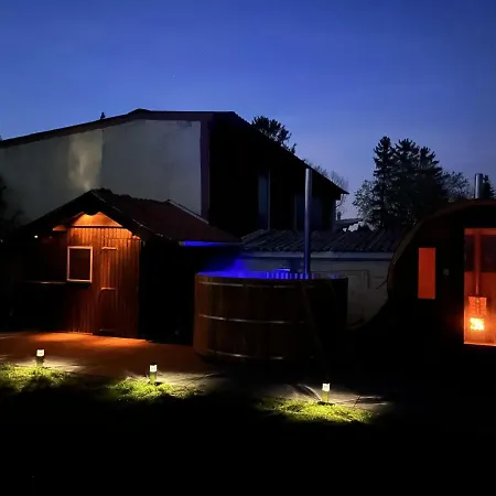 빌라 Traumscheune Mit Pool, Kamin Und Privatem 리니치